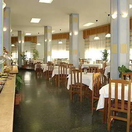 Hotel Kross Nuestra Senora De La Victoria 3*